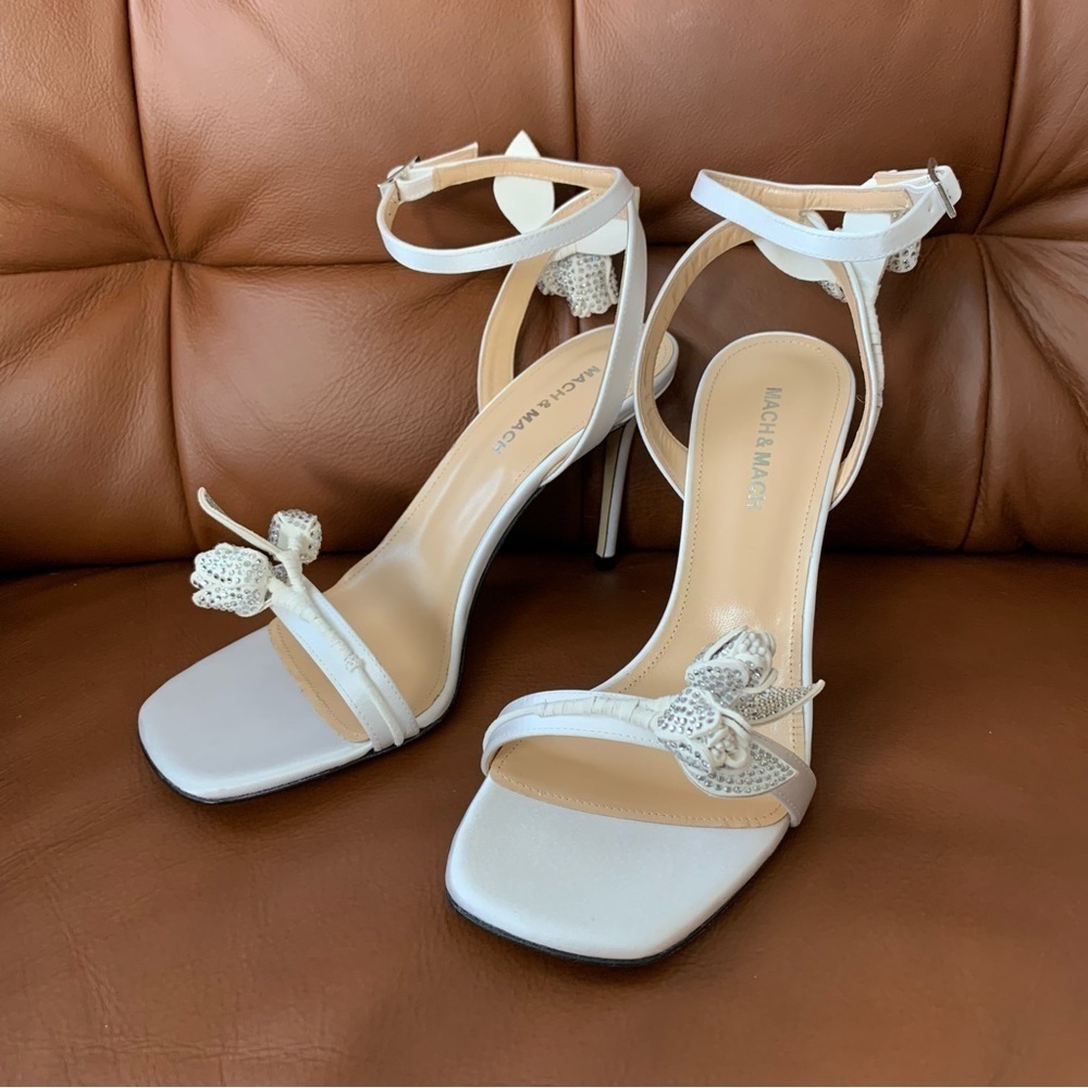 NIB Mach & Mach Wonder Tulip 95MM Silk & Crystal Bridal Appliqué Bridal Sandals
